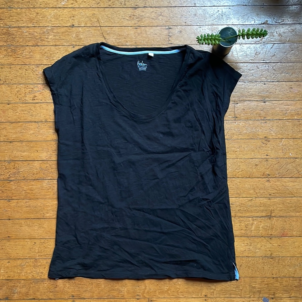 Black Scoop neck tee (ladies small) BODEN